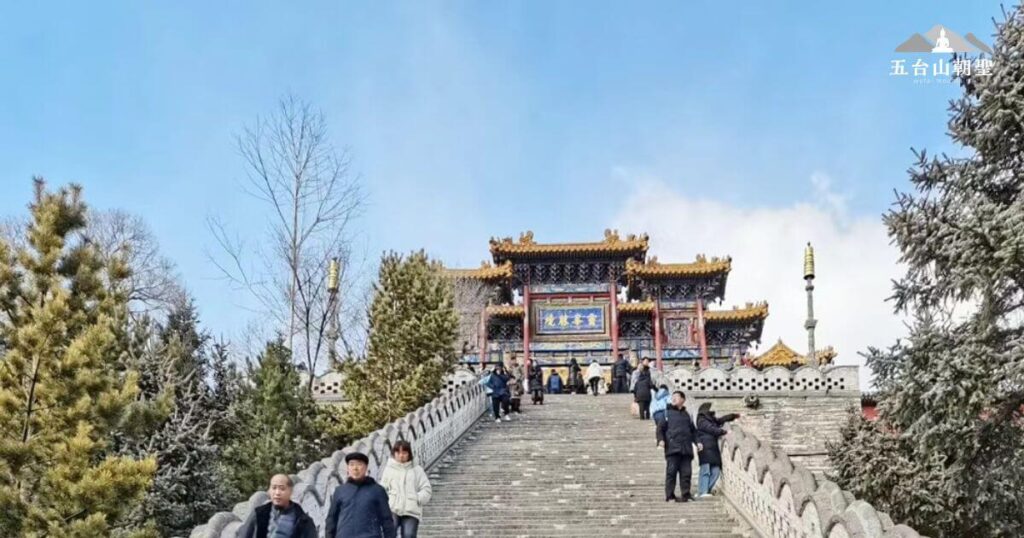 五台山朝聖之路,沿途寺廟與綠意山景