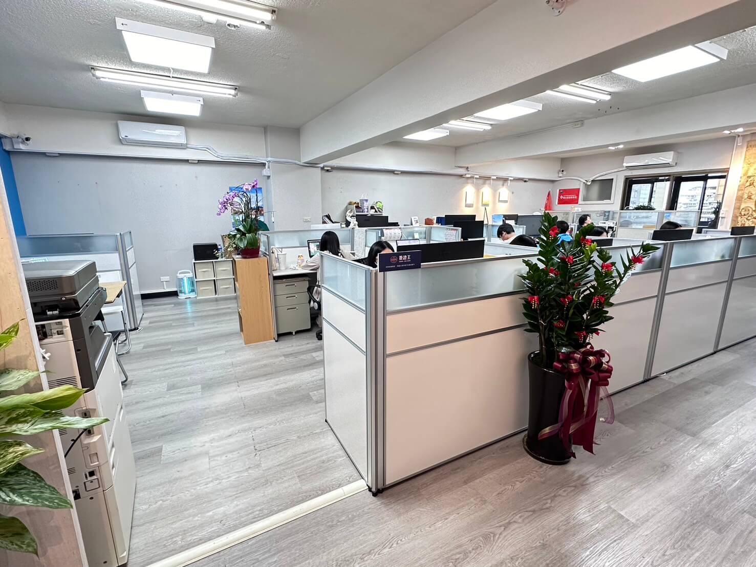 visawang-office_1.jpg