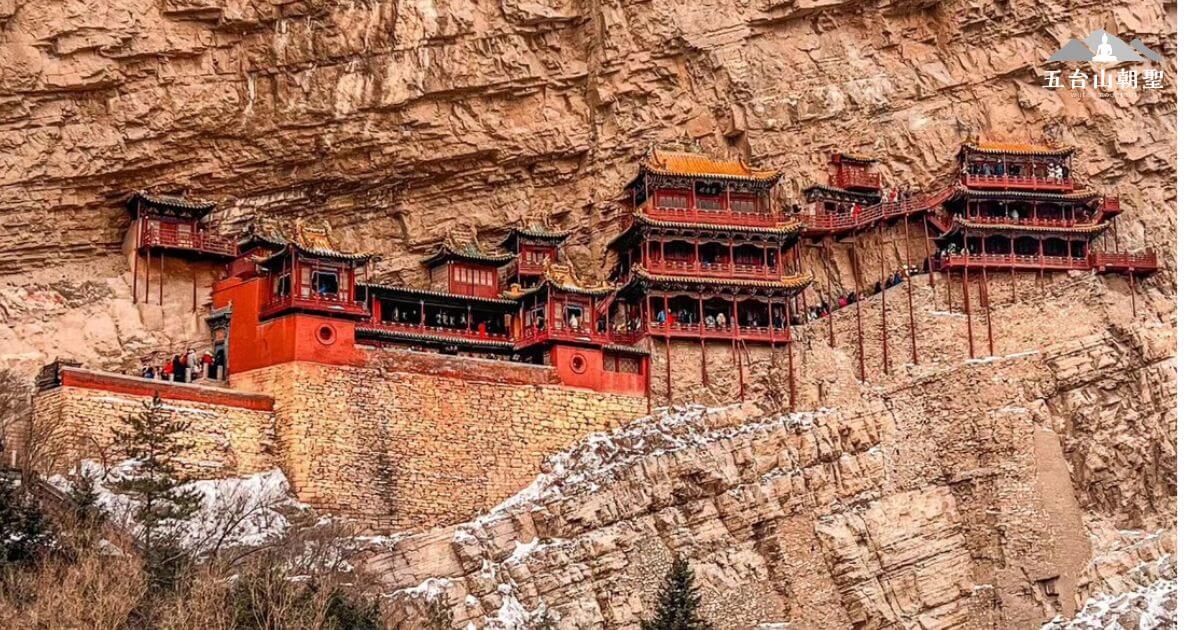 懸空寺懸掛於峭壁之上,展現中國古代建築智慧