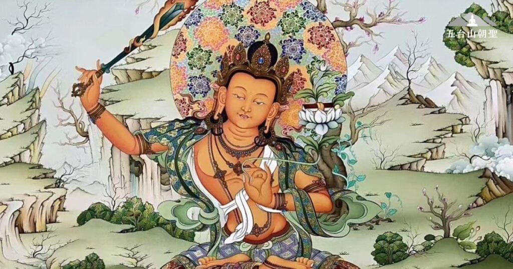 這張圖片展示了一幅精美的**文殊菩薩(Manjushri Bodhisattva)**唐卡繪畫,背景為層巒疊嶂的雪山與古樹,象徵五台山的聖境。文殊菩薩身披華麗的絲綢衣物,頭戴金色寶冠,右手持智慧之劍,象徵斬斷無明與煩惱,左手捧著蓮花托起經典,代表至高無上的智慧。整體畫風融合了藏傳佛教藝術的細膩與華麗,色彩鮮豔且充滿神聖氛圍,展現文殊菩薩在五台山的信仰核心地位,適合用於介紹五台山的宗教文化與藝術特色。