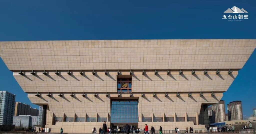 山西博物院（Shanxi Museum），這座博物館是山西省最具代表性的文化地標之一，收藏了豐富的文物，展示了山西悠久的歷史與文化。