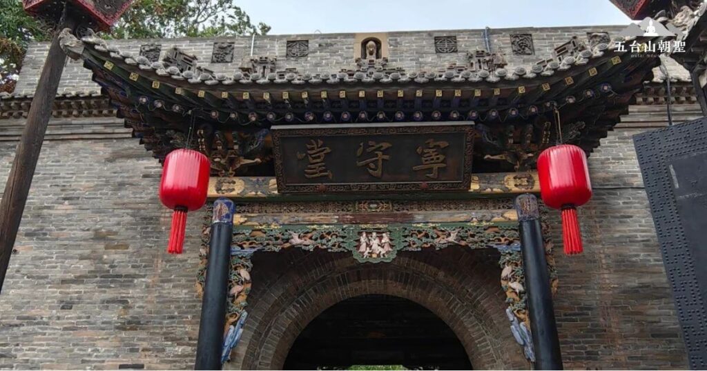 喬家大院寧守堂牌樓入口照