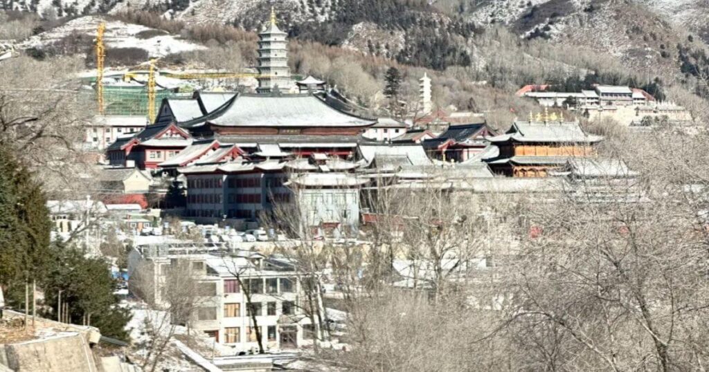 冬季五台山寺廟群建築全景