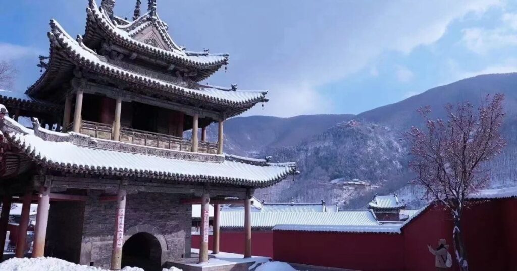 五台山雪中古寺
